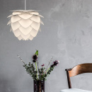Aluminiowa lampa wisząca mini Aluvia UMAGE perłowa biel 02128