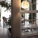 Aluminiowa lampa wisząca mini Aluvia UMAGE perłowa biel 02128