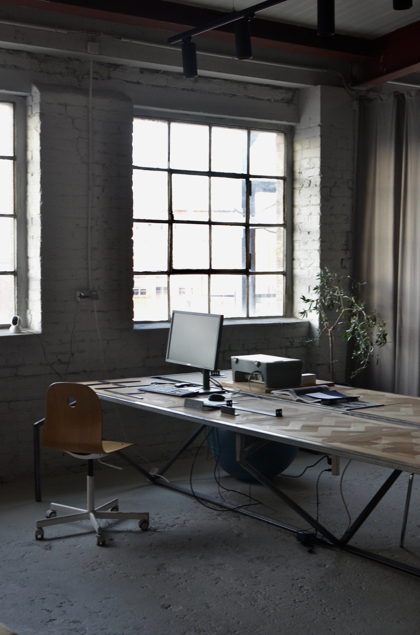 Biuro loft w przestrzeniach postindustrialnych