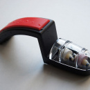 Ceramiczna ostrzałka wodna do noży Global czarno-czerwona 220BR