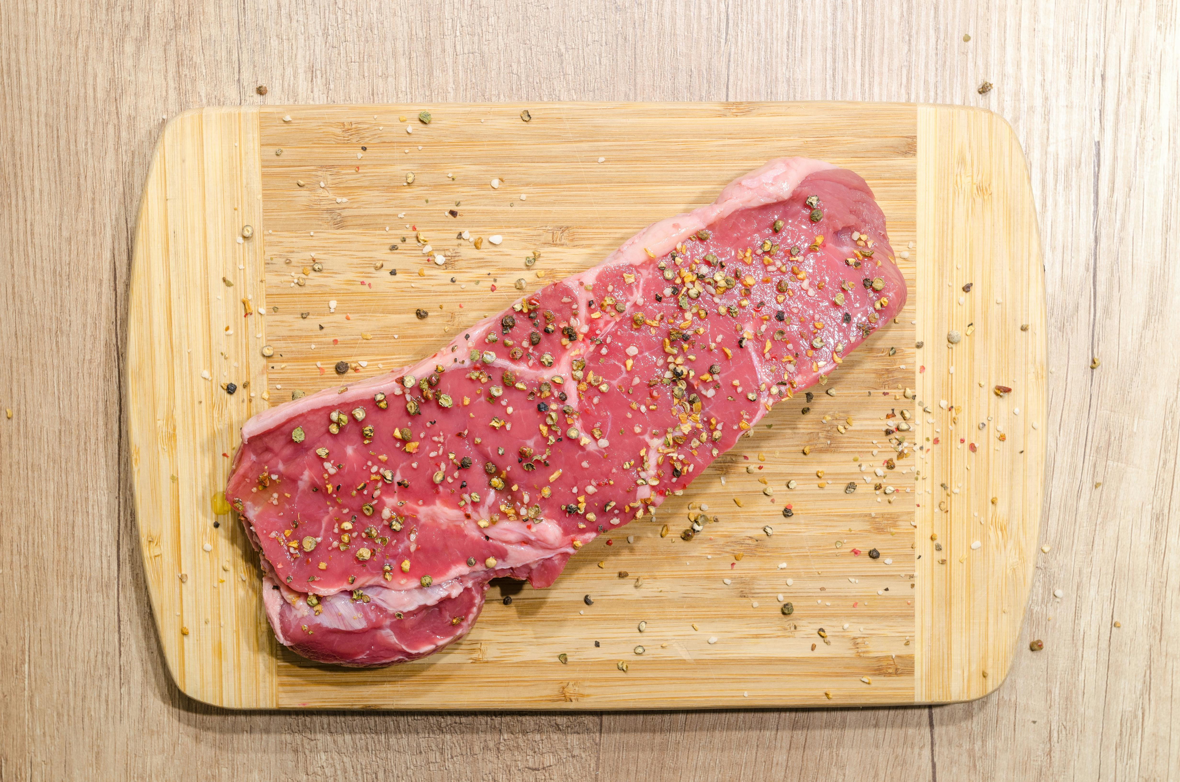 dieta carnivore czyli dieta mięsożercy wiąże się z wysokim spożyciem białka