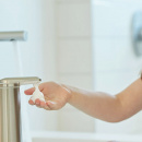 Dozownik bezdotykowy do mydła w pianie simplehuman stal szczotkowana ST1062