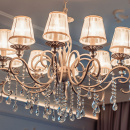 Duży żyrandol 10-ramienny, transparentne abażury, kryształ Grace Maytoni Classic ARM247-10-G