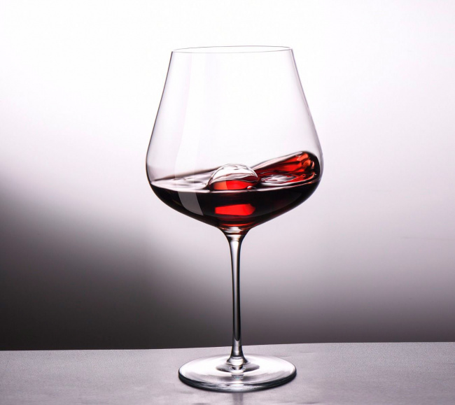 kieliszki do wina czerwonego burgund