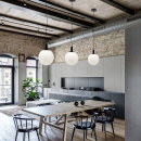 Lampa wisząca biała, szklana, prążkowana kula Perlas Maytoni P061PL-01W