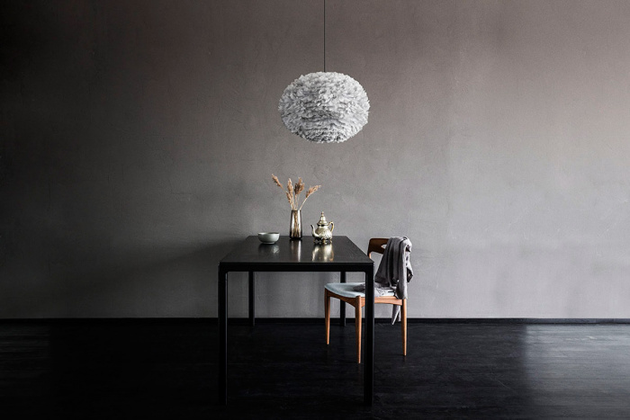 Lampa z gęsich piór Eos Large UMAGE jasnoszara