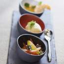 Miseczka ukośna do przypraw, porcelanowa Solid & Likid Revol czerwone wnętrze RV-645844-6