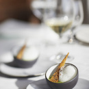 Miseczka ukośna do przypraw, sosów, porcelanowa Solid & Likid Revol białe wnętrz RV-645843-6