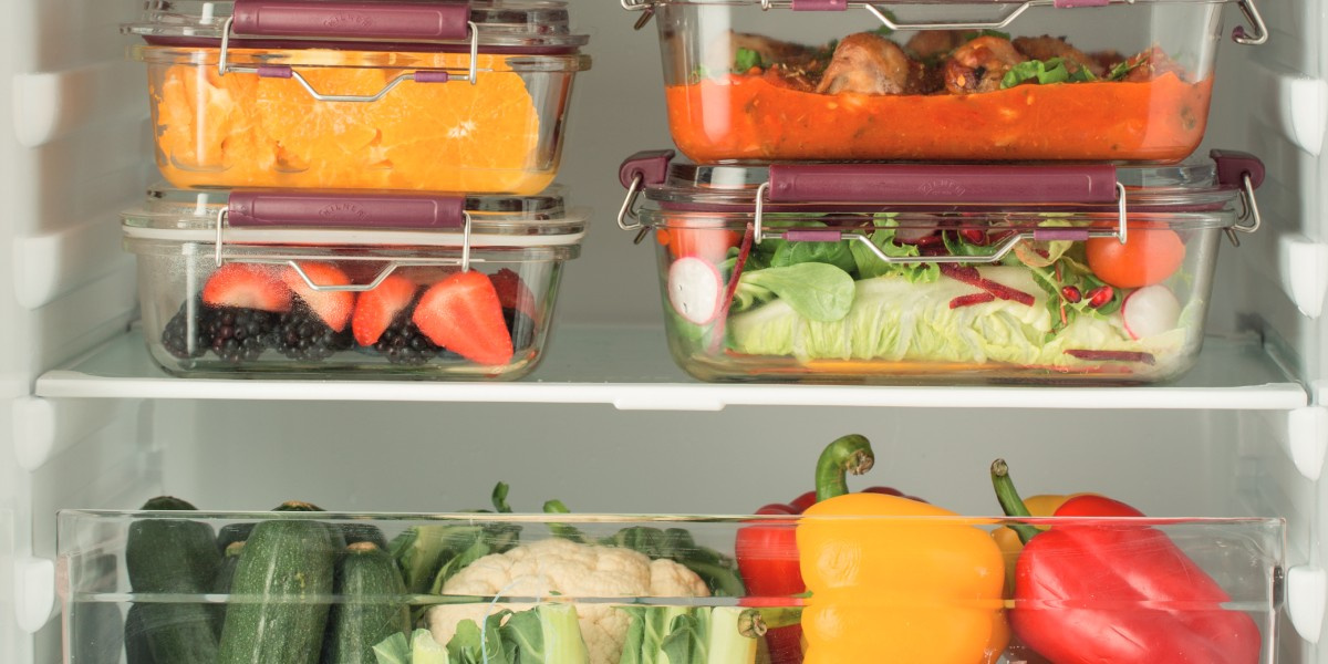 posprzątana lodówka - dobrze zorganizowana lodówka i poukładane rzeczy