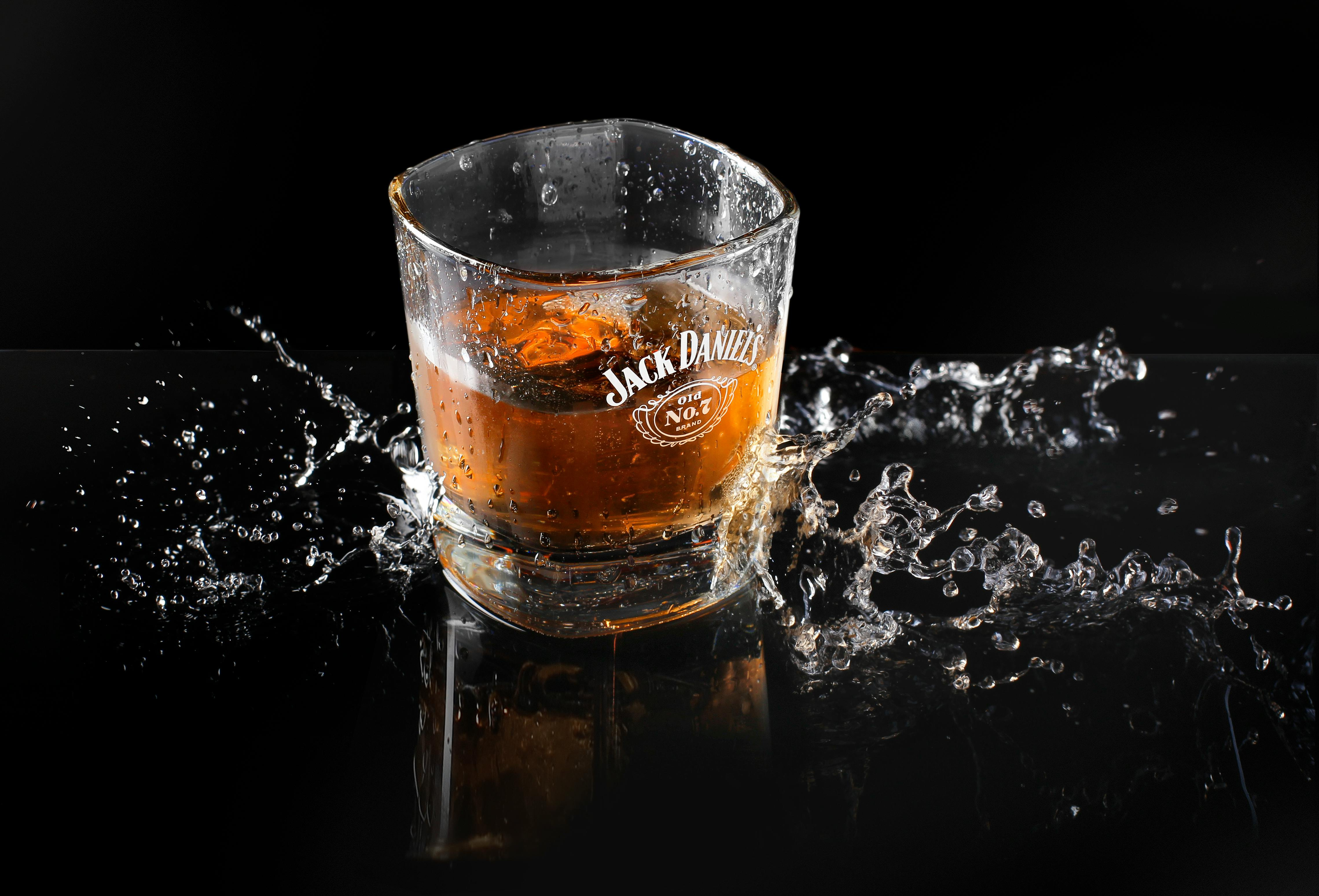 straight bourbon - amerykańska whiskey- za jej smak w dużej mierze odpowiada proces leżakowania