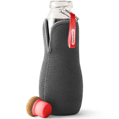 Szklana butelka na wodę z filtrem i w pokrowcu Eau Good Black Blum czerwona EGG004