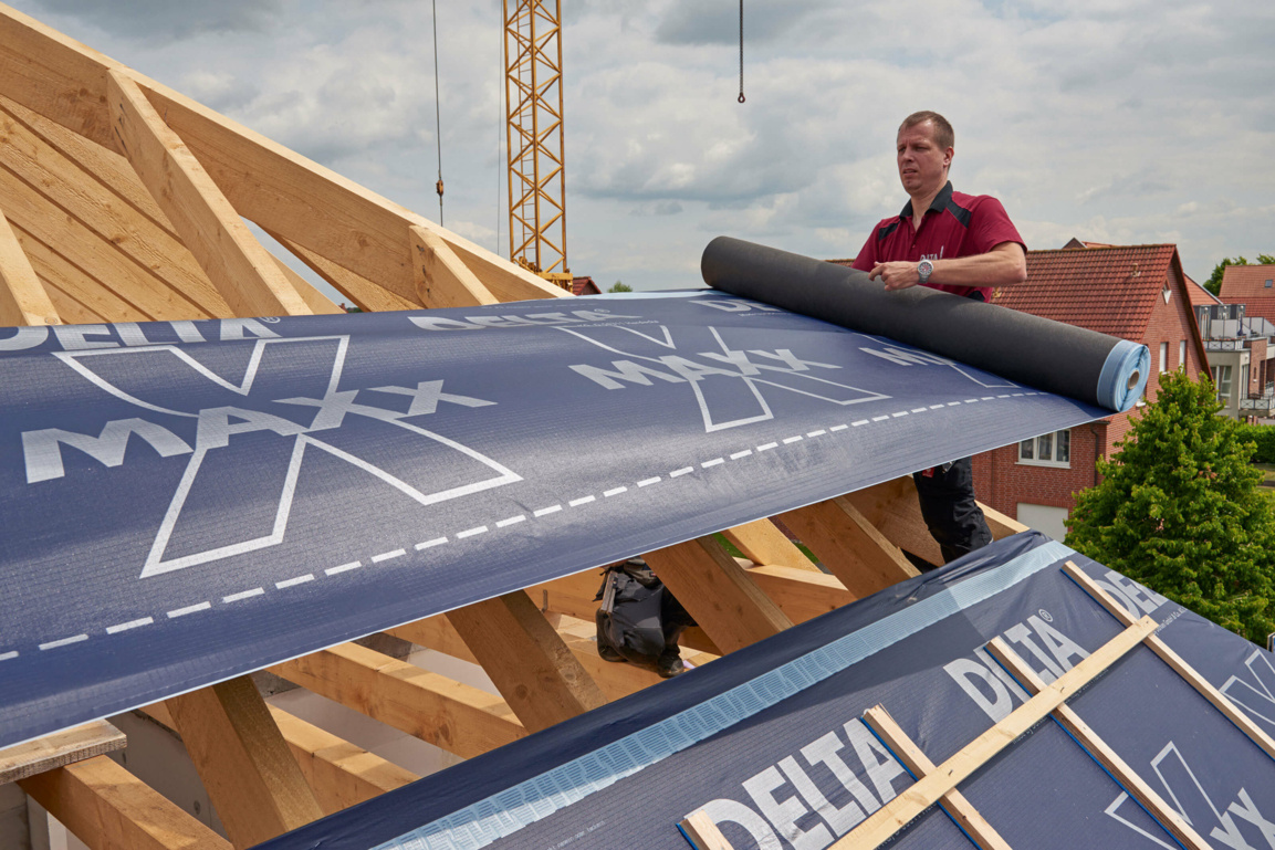 Wytrzymała folia pod blachodachówkę o gramaturze powyżej 150g – produkt gwarantujący szczelność i trwałość dachu na lata - oferta Dorken